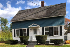 Kennebunk Home with Yard Less Than 1 Mile to Dock Square!